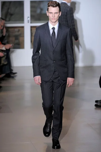 Look 12